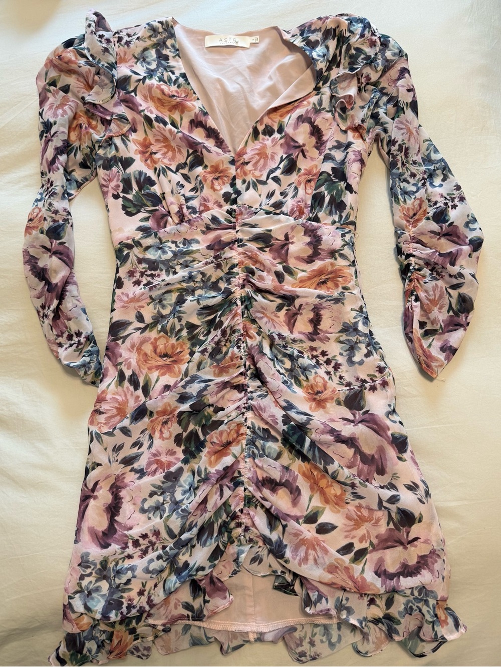 Astr the label Pink Floral Ruched V-Neck Dress